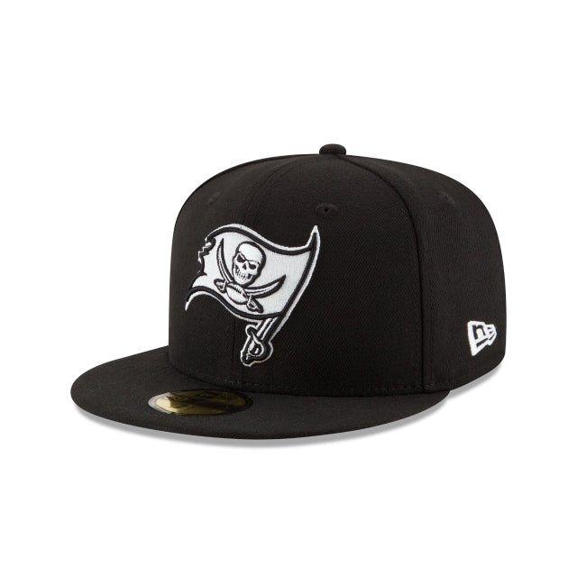 8914545541150.jpg Tampa Bay Buccaneers Black & White 59FIFTY Fitted Hat - Imagen 1